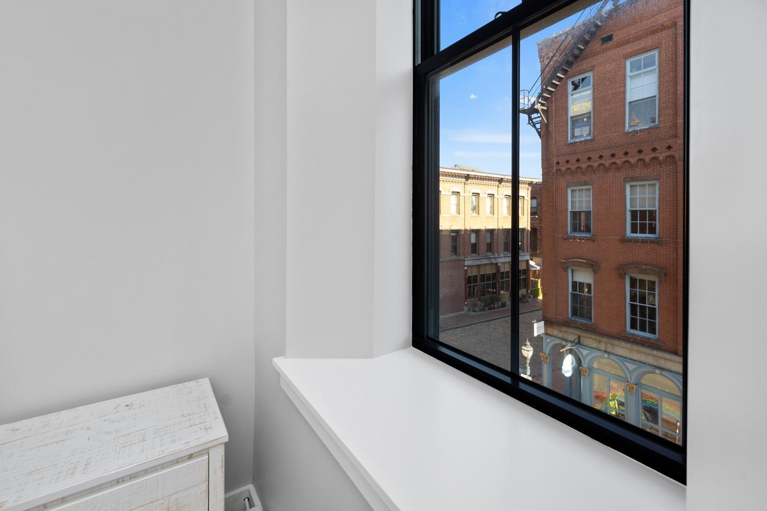 Appartement Chic Remodeled Modern Loft In Old Port à Portland Extérieur photo
