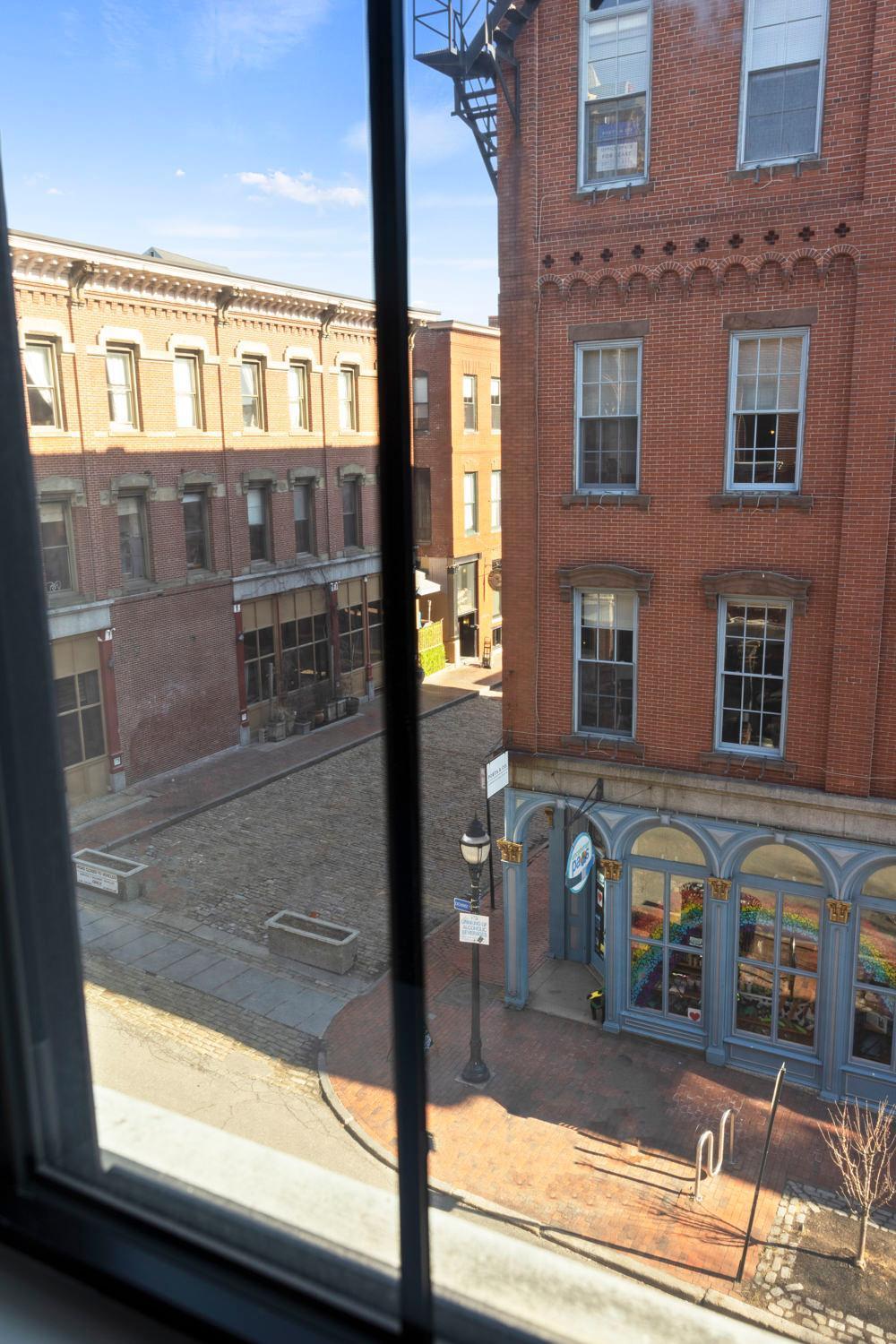 Appartement Chic Remodeled Modern Loft In Old Port à Portland Extérieur photo